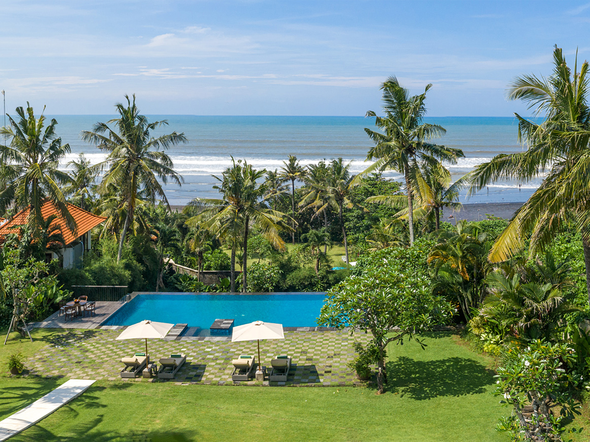 Villa Kailasha - Expansive lawn and pool - Villa Kailasha, Tabanan, Bali